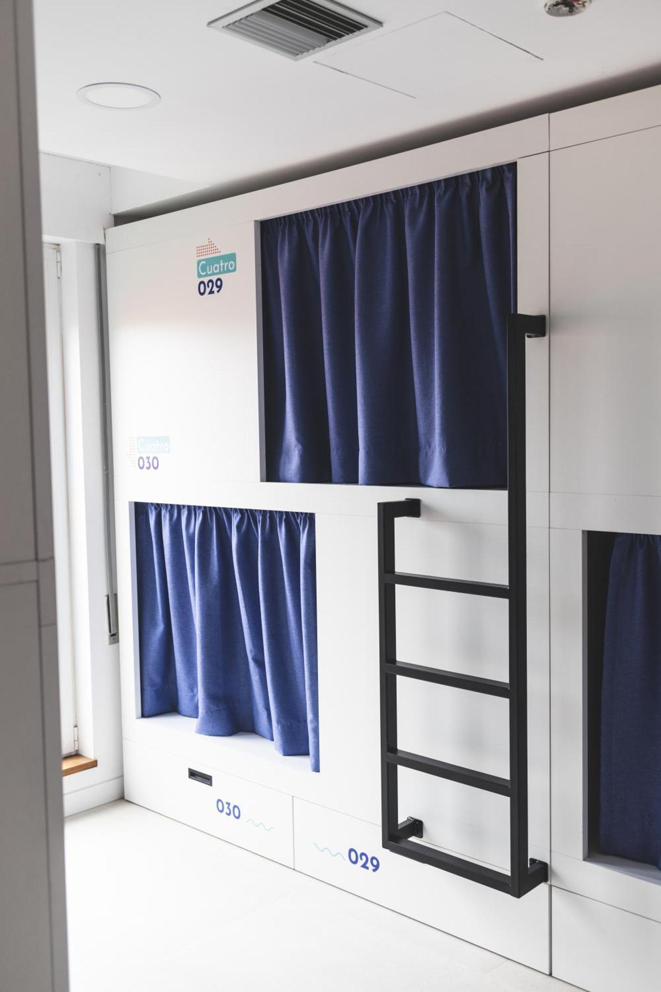 Bunk Bed Female Dormitory Room,1312914559:JPEG